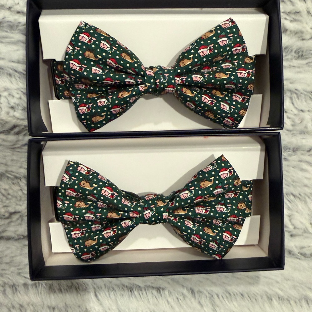 Green Holiday Whale Patterned Bow Ties